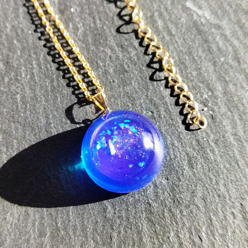 レジン💫クルクル手書きの宇宙渦!幻想的スペースペンダント