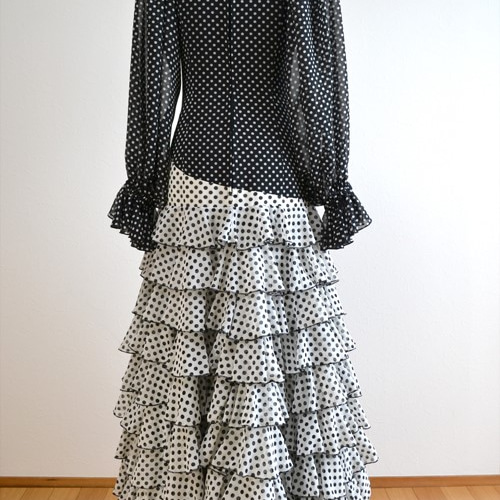 ショートエプロン　黒白水玉　黒白ドット・黒フリル　白ポンポン　フラメンコ　衣装 ショートエプロン 黒白水玉 黒白ドット・黒フリル 白ポンポン