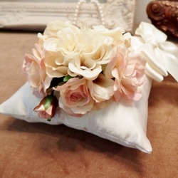花束とリボンのリングピロー（オフホワイト） 3枚目の画像