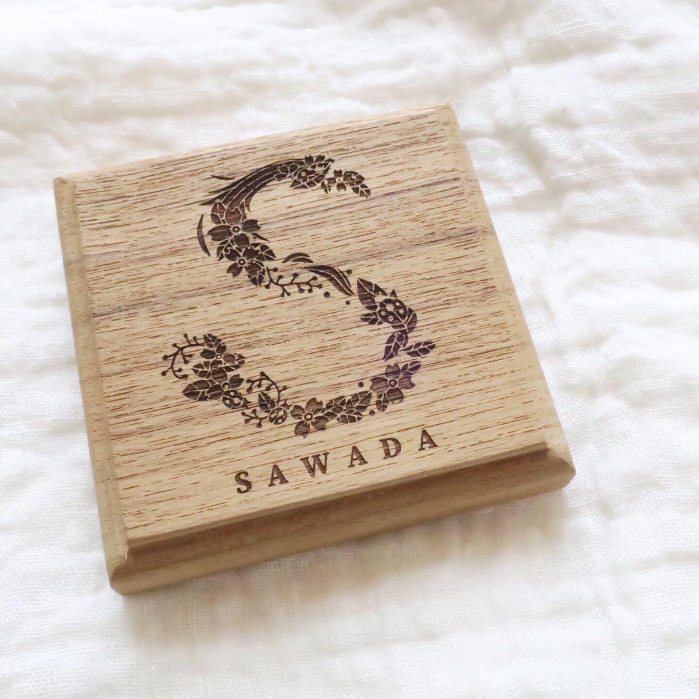 バリ島の木彫りネームスタンド　結婚祝い　新築祝いに バリ島の木彫りネームスタンド 結婚祝い 新築祝いに 木彫り 花