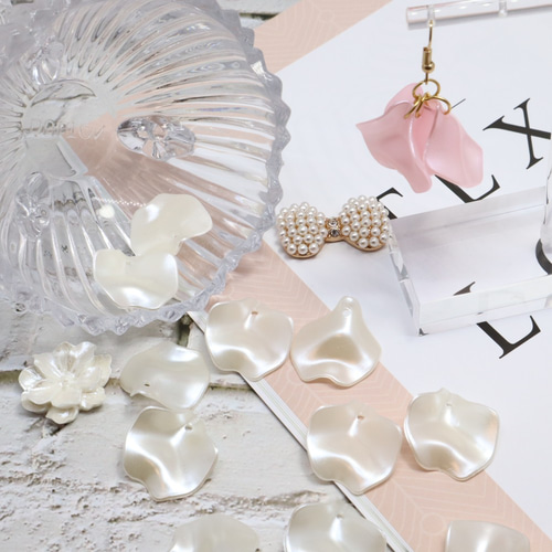☆8こ☆花びらパーツ ホワイト アクリルパーツ アクセサリーパーツ 春 
