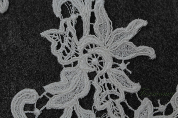 ケミカルレースコード刺繍モチーフ 1対 花 オフ白・キナリ (MFLC01KNSWJL) 3枚目の画像