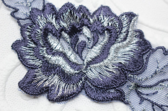 チュール刺繍モチーフ 2枚 花 銀ラメ シルバー x ネイビー (MFLA02NVSJLM) 3枚目の画像