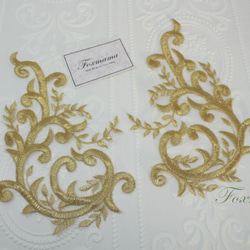 美しい三線 金色の刺繍付き ティーガー左御紋・金刺繍｜左御紋・金刺繍のティーガーです