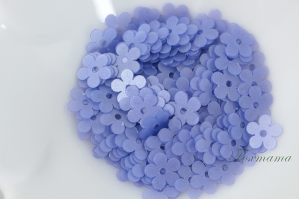 スパンコール 7mm 約400枚(約4g) ５枚花びら 平 マット 青紫 (SF507MBPHYHR) 1枚目の画像