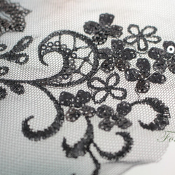 チュール刺繍モチーフ 1枚 花 スパンコール付き 黒 (MFLB62BKHYSP) 4枚目の画像