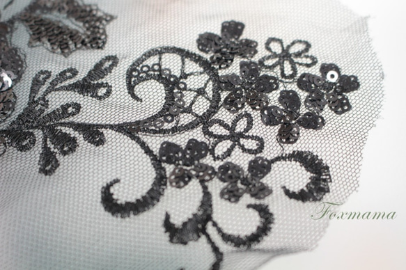 チュール刺繍モチーフ 1枚 花 スパンコール付き 黒 (MFLB62BKHYSP) 4枚目の画像