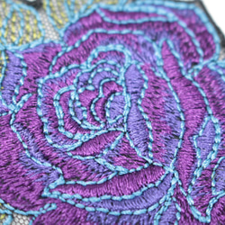 チュール刺繍モチーフ 1枚 アップリケ バラ 花 紫 (MRSA42PPHW00) 3枚目の画像