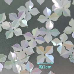 スパンコール 10mm 約140枚(約4g) 4枚花びら オーロラ 乳白 (SF410AMWHW00) 2枚目の画像
