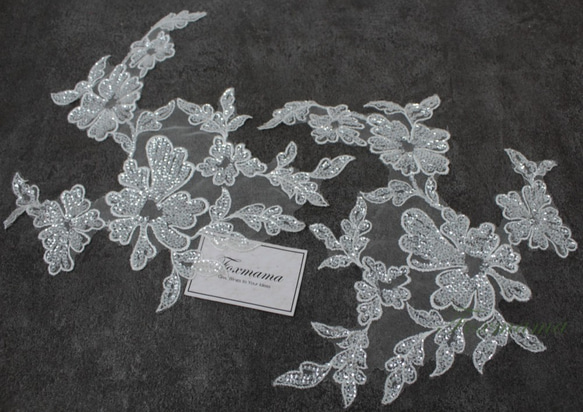 チュール刺繍モチーフ 1対 花 キナリ スパンコール装飾 (MFLB72KNHYJL) 1枚目の画像