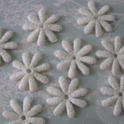 ケミカルレースモチーフ　8枚花びら　綿ポリ　  オフ白・生成り　7枚のセット(803) 4枚目の画像