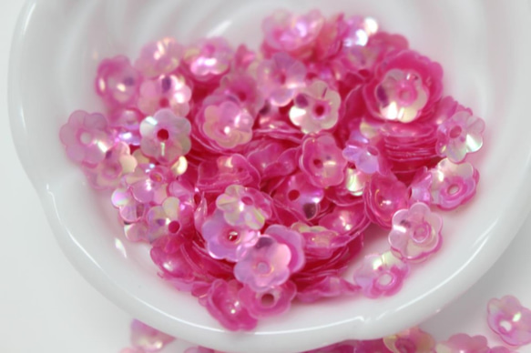 スパンコール　花カップ　7㎜　オーロラ半透明ピンク  約7ｇ（804） 3枚目の画像
