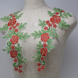 オーガンジー金ラメコード刺繍モチーフ　赤いバラ　1対 (804) 1枚目の画像