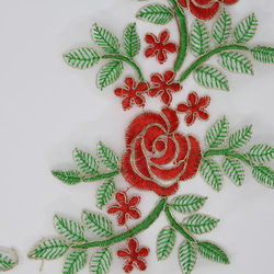オーガンジー金ラメコード刺繍モチーフ　赤いバラ　1対 (804) 4枚目の画像