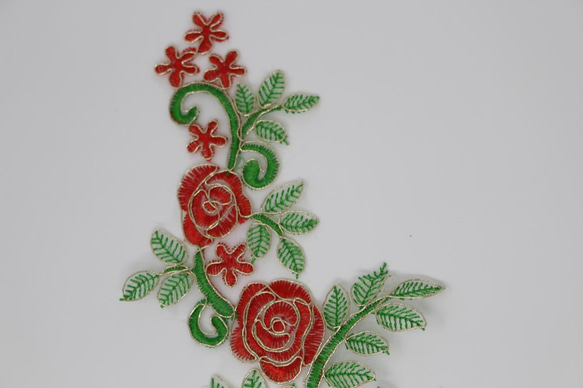 オーガンジー金ラメコード刺繍モチーフ　赤いバラ　1対 (804) 5枚目の画像