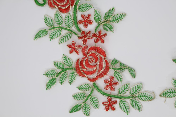 オーガンジー金ラメコード刺繍モチーフ　赤いバラ　1対 (804) 6枚目の画像