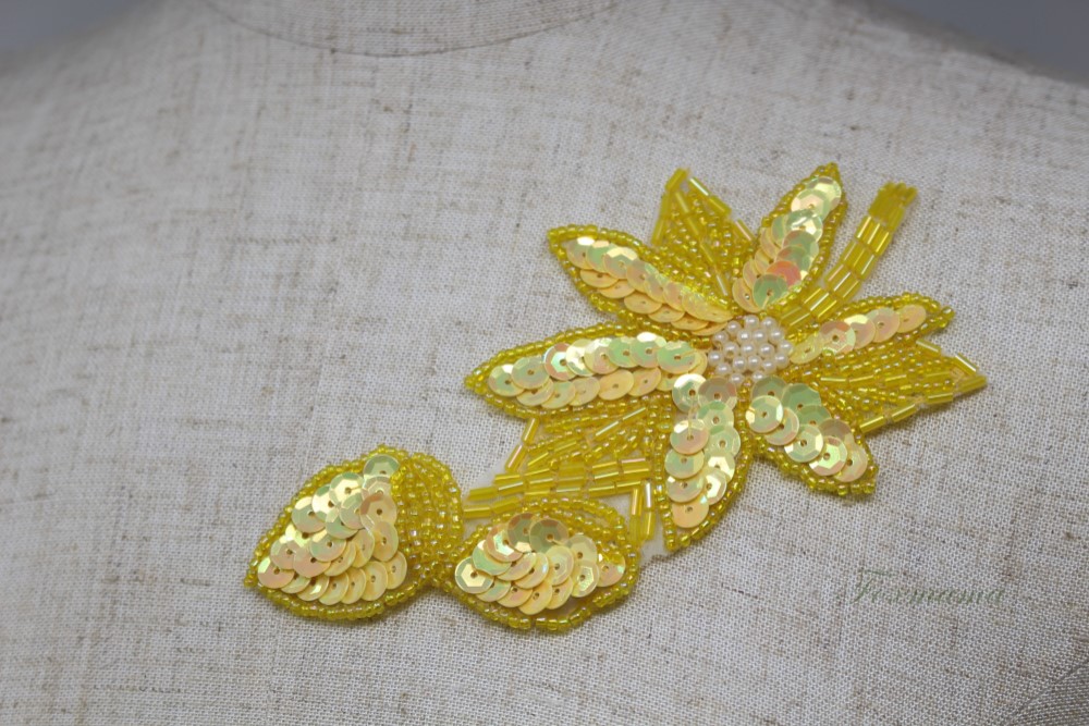ジップベスト ワッペン 【豪華】ぶたさん刺繍 アルベロベロ ビーズ スパンコール