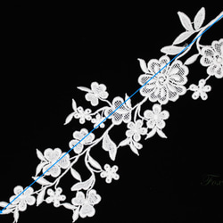 ケミカルレースモチーフ 1枚 格子の花 葉っぱ 枝 Aタイプ オフ白 キナリ (MFLB91WHBA0A) 2枚目の画像