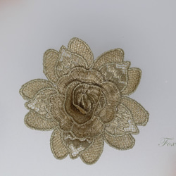 ケミカルレースモチーフ 1枚 立体花 金糸  (MFLA01GLJW3D) 1枚目の画像
