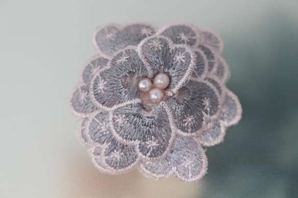 オーガンジー刺繍モチーフ 1枚 立体花 ピンク紫 パールビーズ装飾 (MFL651PPJW3D) 1枚目の画像
