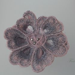 オーガンジー刺繍モチーフ 1枚 立体花 ピンク紫 パールビーズ装飾 (MFL651PPJW3D) 4枚目の画像
