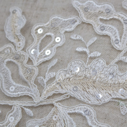 チュールコード刺繍モチーフ 1枚 葉 スパンコール付 オフ白x