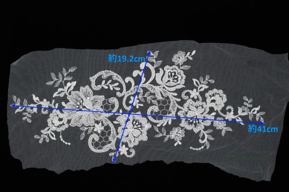 チュール刺繍モチーフ 1枚 花 オフ白x銀ラメ (MFLD12KNJL00) 2枚目の画像