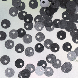 スパンコール 約700枚(約4g) 丸 トップホール 5mm 黒 (SCC050BKJQTH) 2枚目の画像