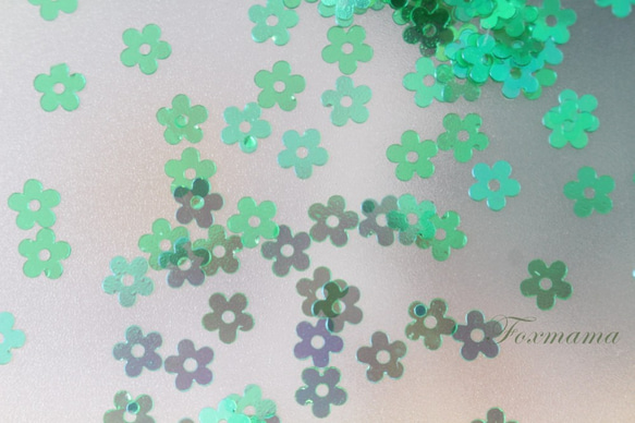 スパンコール 約700枚(約4g) 5mm 5枚花びら 半透明 緑 (SF505BGRSE00) 2枚目の画像