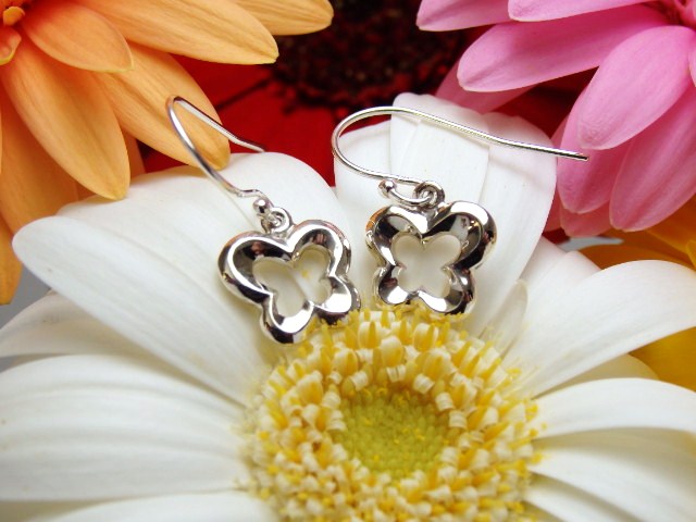 ～花から花へ～　蝶々のピアス