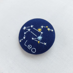 星座のブローチ＊しし座＊刺繍くるみボタン 2枚目の画像