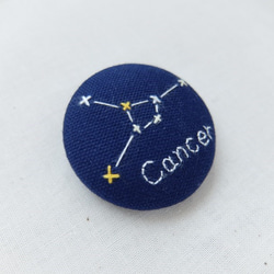 星座のブローチ＊かに座＊刺繍くるみボタン 3枚目の画像