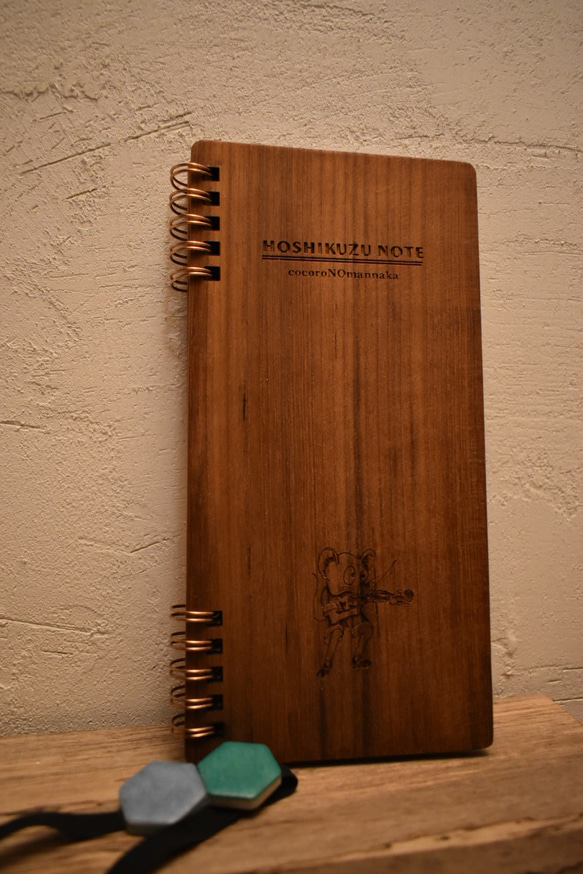 木表紙のリングノート 「ねずみとバイオリン」 2枚目の画像