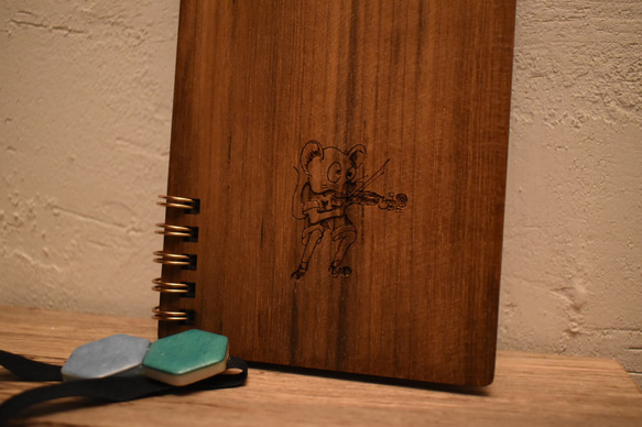 木表紙のリングノート 「ねずみとバイオリン」 3枚目の画像