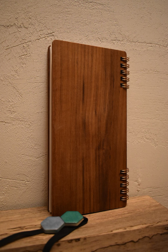 木表紙のリングノート 「ねずみとバイオリン」 4枚目の画像