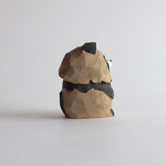 【9月抽選】木彫り人形　たぬきさん　４センチ幅　[CCF-017] 3枚目の画像