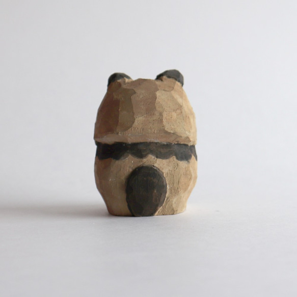 【9月抽選】木彫り人形　たぬきさん　４センチ幅　[CCF-017] 4枚目の画像