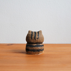 木彫り人形　ねこ　エキゾチック　白×こげ茶シマ　[CWF-012] 3枚目の画像