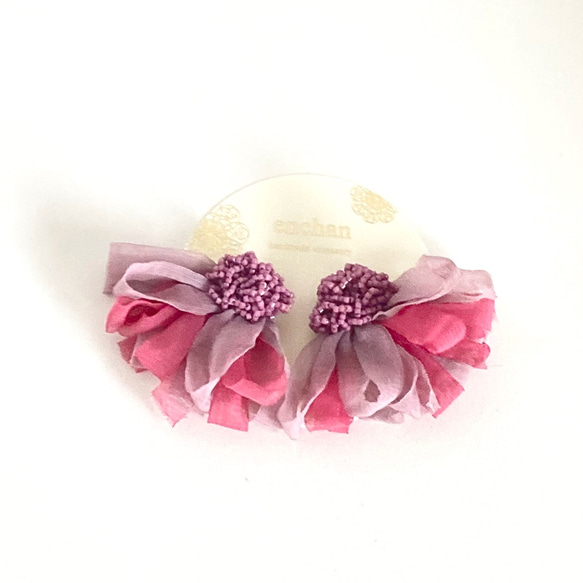tubuシフォン刺繍耳飾り［ピンクパープル］ビーズ刺繍　ピアス／イヤリング 2枚目の画像