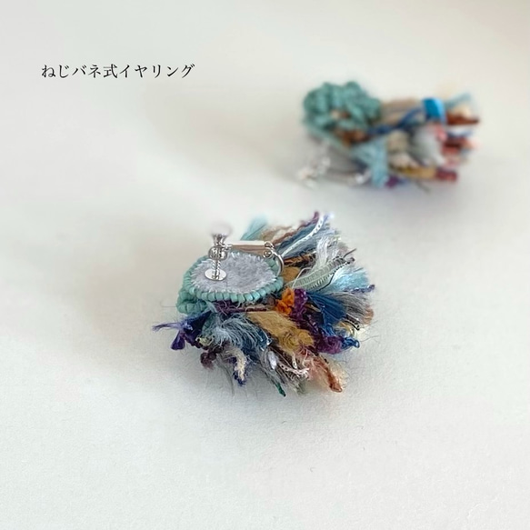 【再販】tubufuwa 刺繍耳飾り［くすみグリーン］ビーズ刺繍　ピアス／イヤリング 4枚目の画像