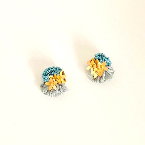 mojako刺繍耳飾り［アンティークグリーン］ビーズ刺繍 ピアス