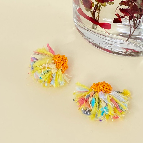 tubufuwa刺繍耳飾り［オレンジ］ビーズ刺繍 2枚目の画像