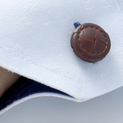 革製のボタンを用いた落ち着きのあるカフスボタン Modern 037 4枚目の画像