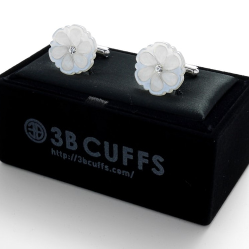 白の花柄がさりげなさを演出するカフスボタン Modern 074 タイピン