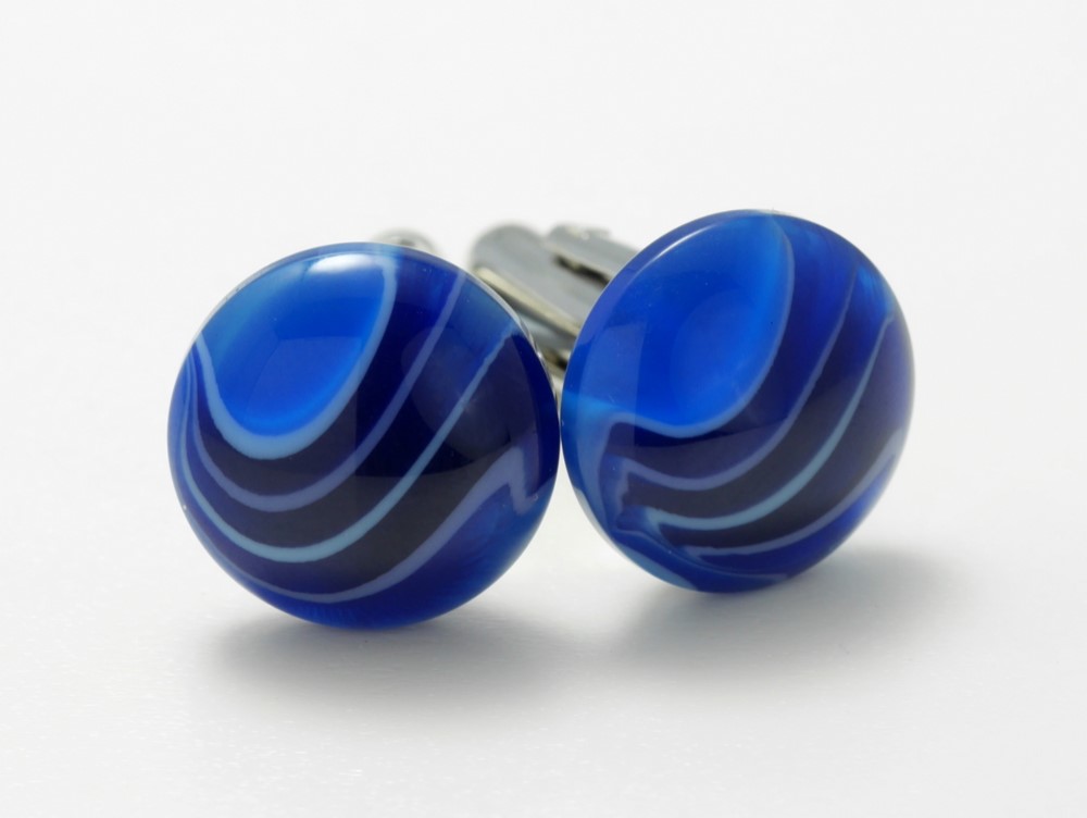 【セット作品】袖先にきれいなブルービーズが映えるカフスボタンとタイピンセット Modern 003