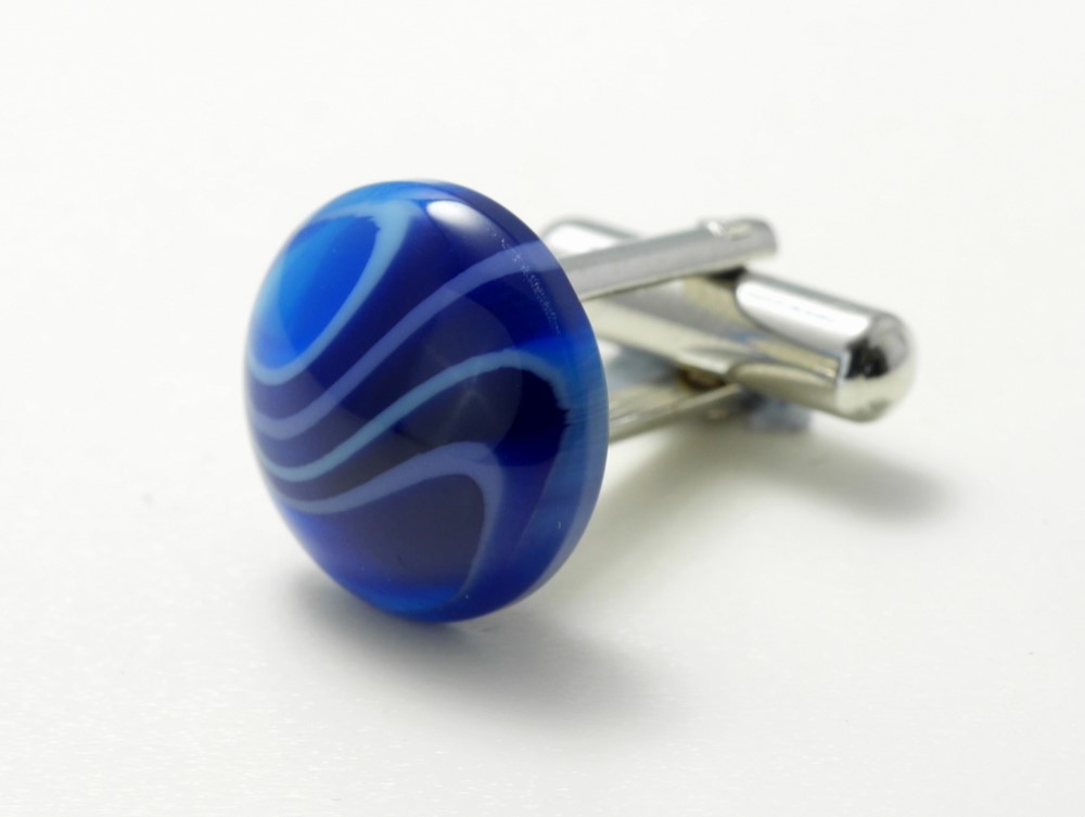 【セット作品】袖先にきれいなブルービーズが映えるカフスボタンとタイピンセット Modern 003