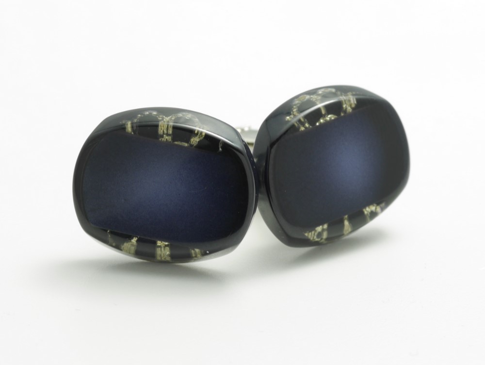 横長の粋なダークブルーのカフスボタン Premium 120 4,536円