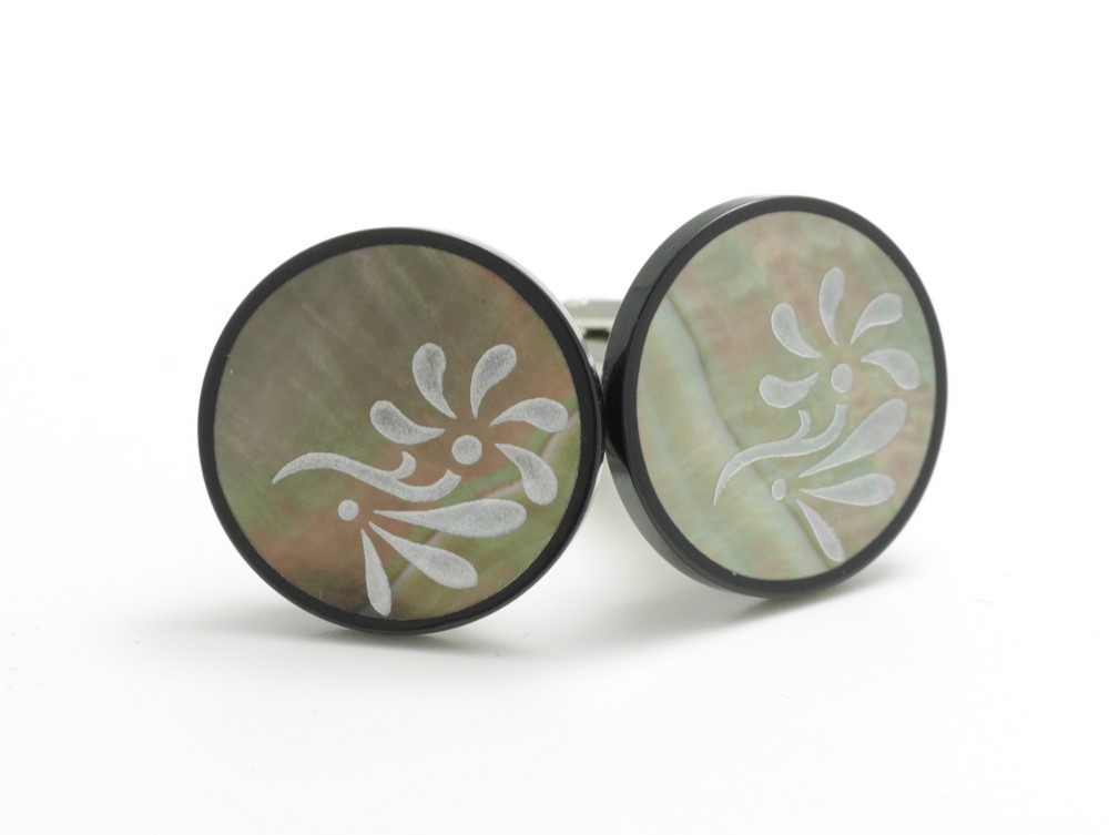 【再販】天然貝を贅沢に用いたカフスボタン Premium 125