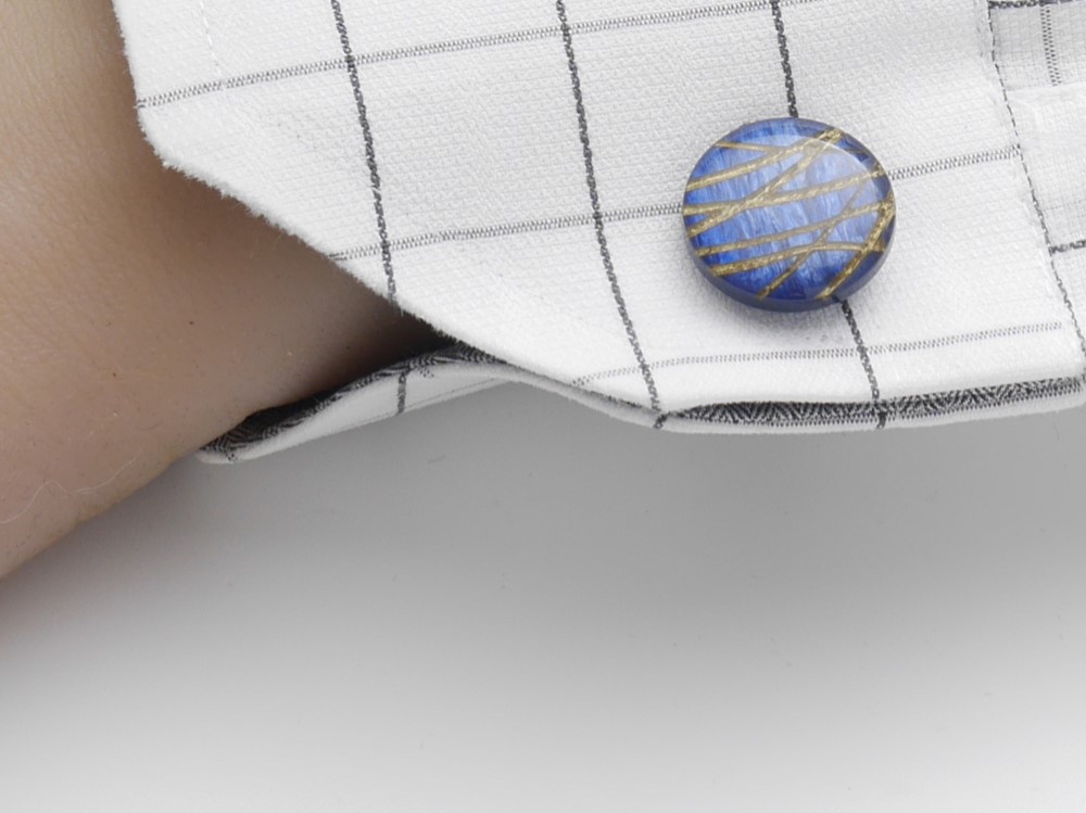 ブルーのキャンパスにゴールドが入った粋なカフスボタン Premium 133