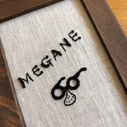 MEGANE 刺繍 フォトスタンド 2枚目の画像